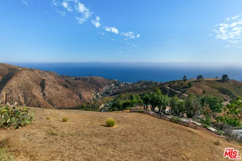 a view of a pathway with a yard