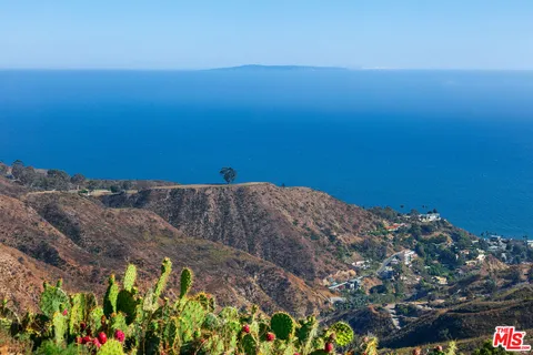 $395,000 | 21800 Azurelee Drive, Malibu, CA 90265