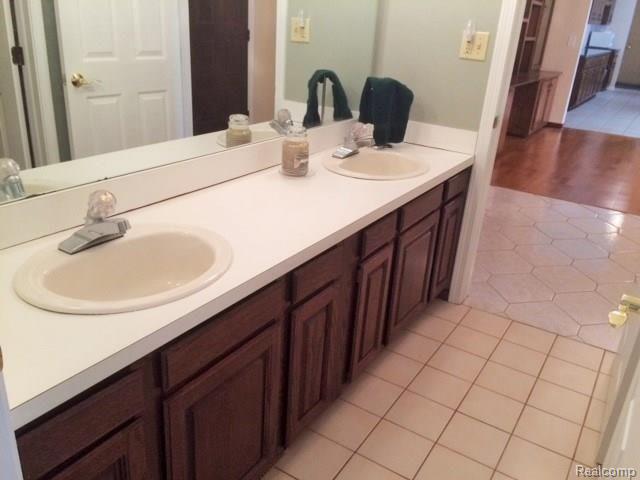 13333 Briar Hill Road Carleton, MI 48117 - Photo 22 of 26 b main bath.JPG