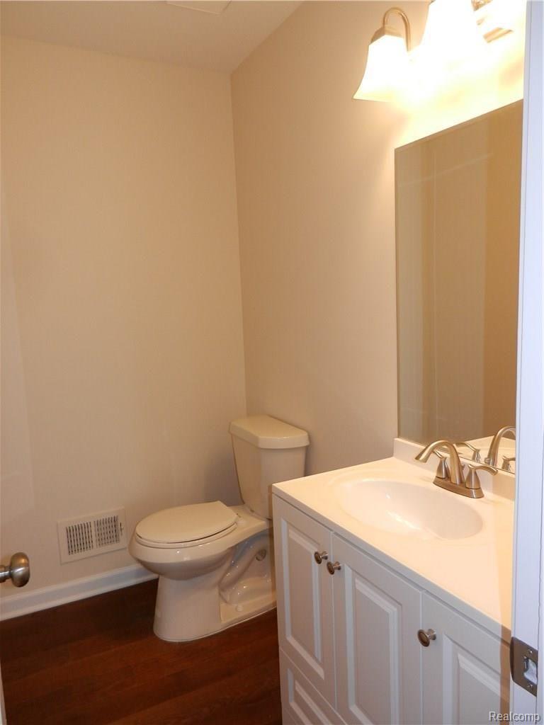 1813 North Kilburn Road Rochester, MI 48306 - Photo 18 of 33 Main bath.JPG