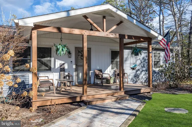 a view of outdoor space yard and porch