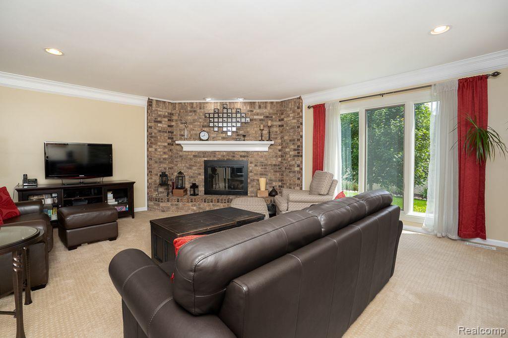 2072 Ridgefield Court Rochester Hills, MI 48306 - Photo 11 of 41