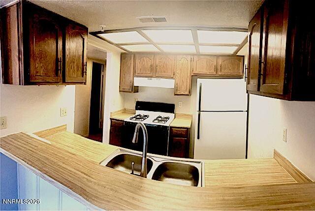 754 Boulder Court, Unit 2 Stateline, NV 89449 - Photo 2 of 14 754 Boulder 2 Kit Bar