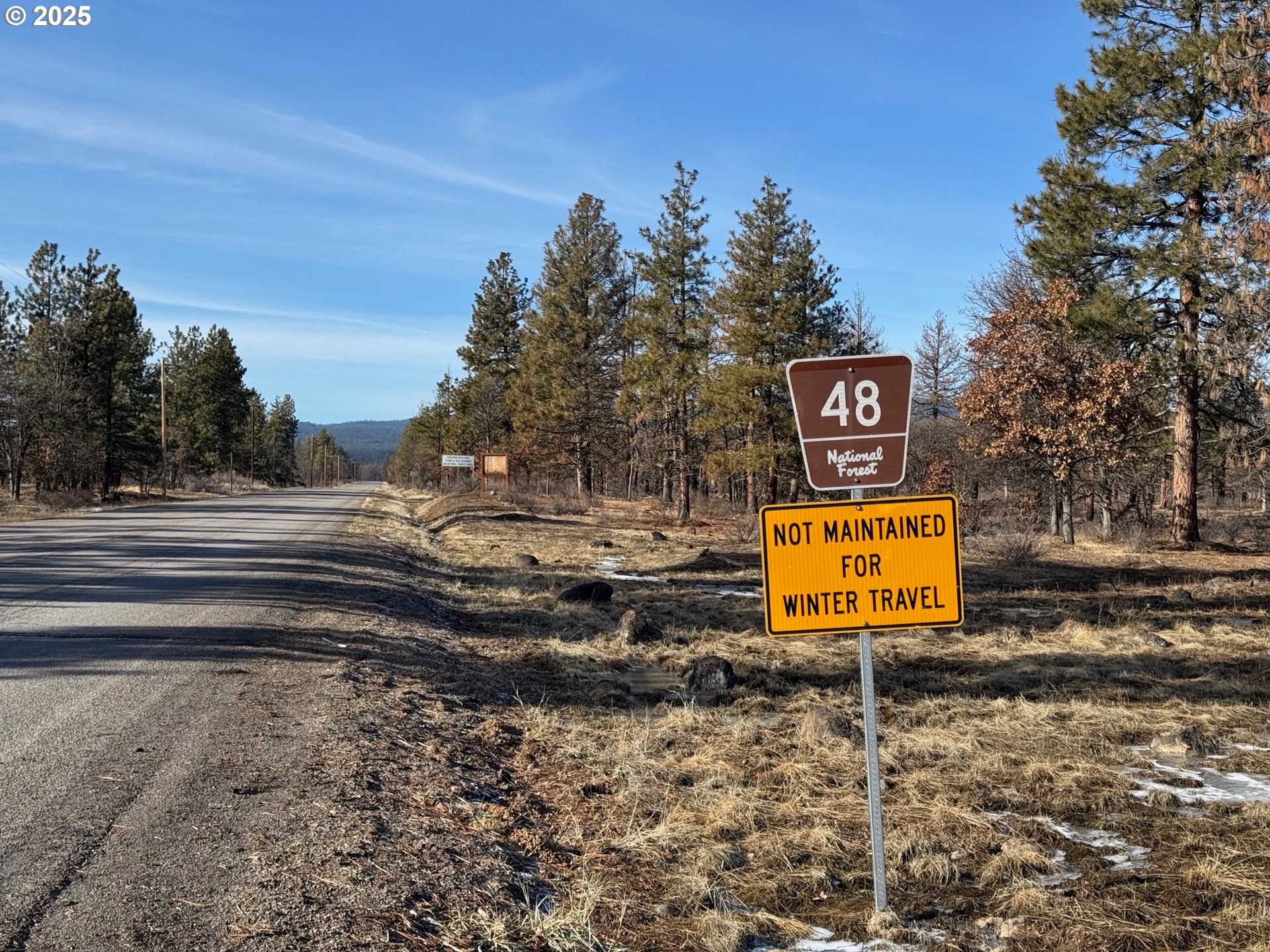 345 Oak Park Drive Wamic, OR 97063 - Photo 38 of 39 a sign that is on the side of a road