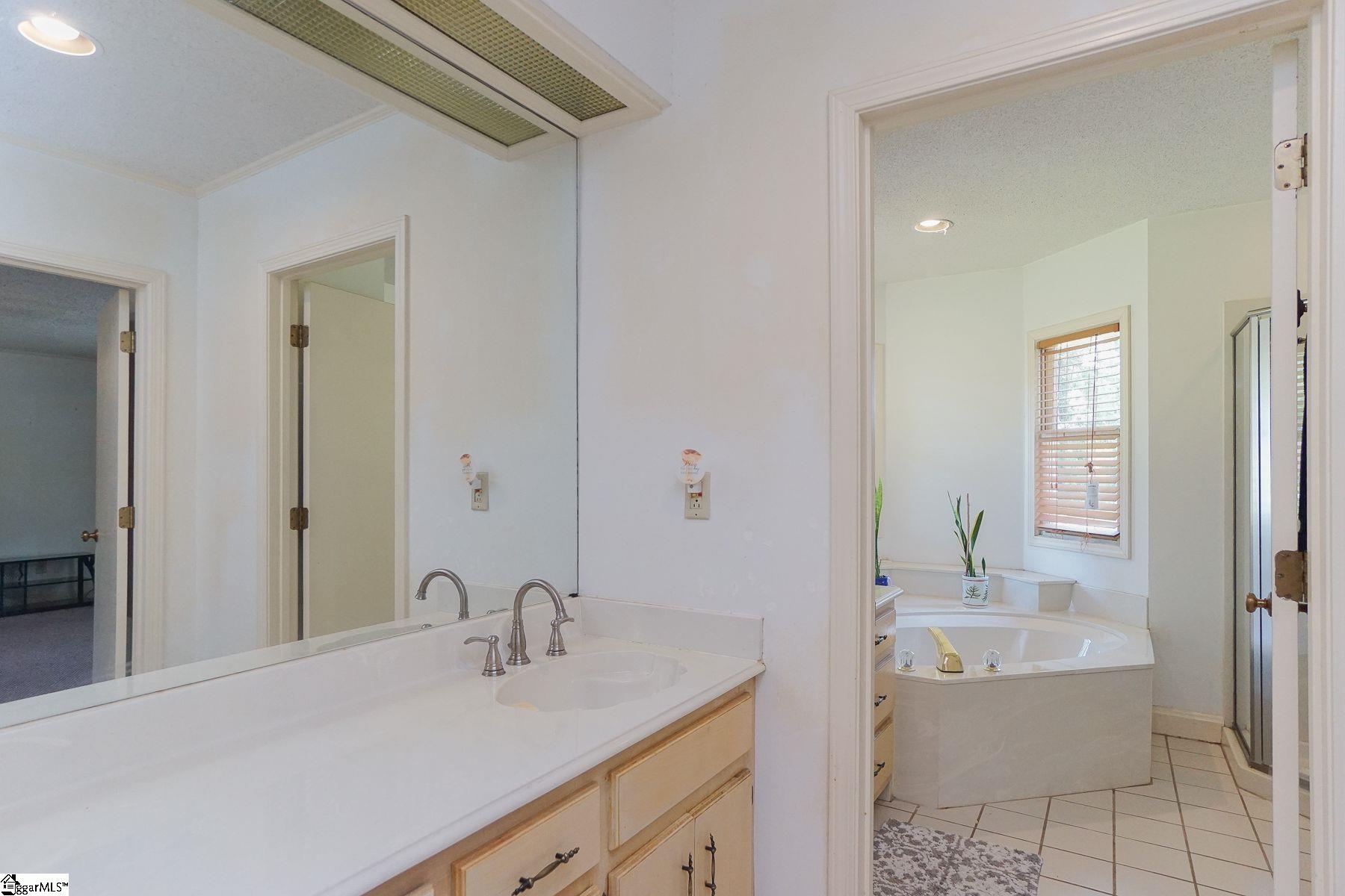 208 Sweetbriar Road Greenville, SC 29615 - Photo 20 of 23 Gallery Image 20