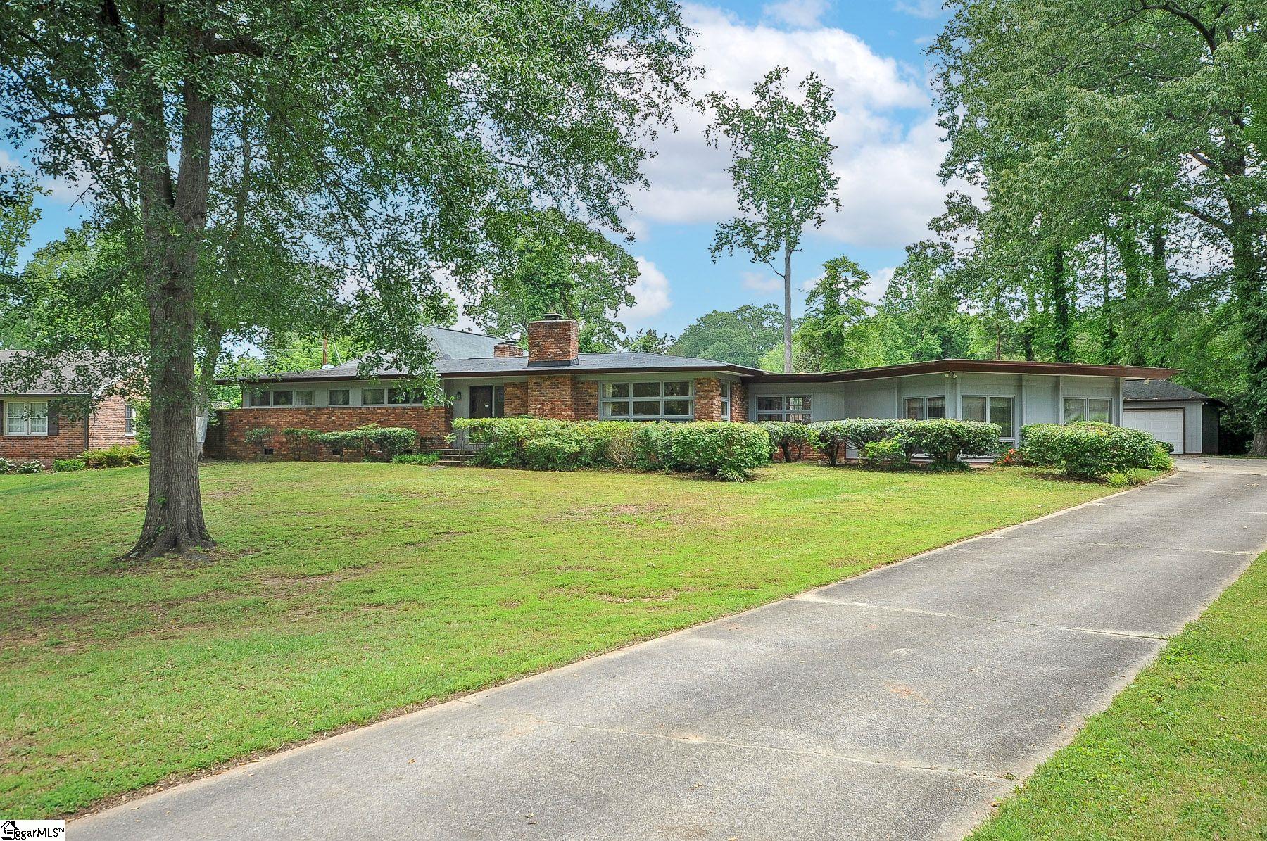 208 Sweetbriar Road Greenville, SC 29615 - Photo 2 of 23 Gallery Image 2