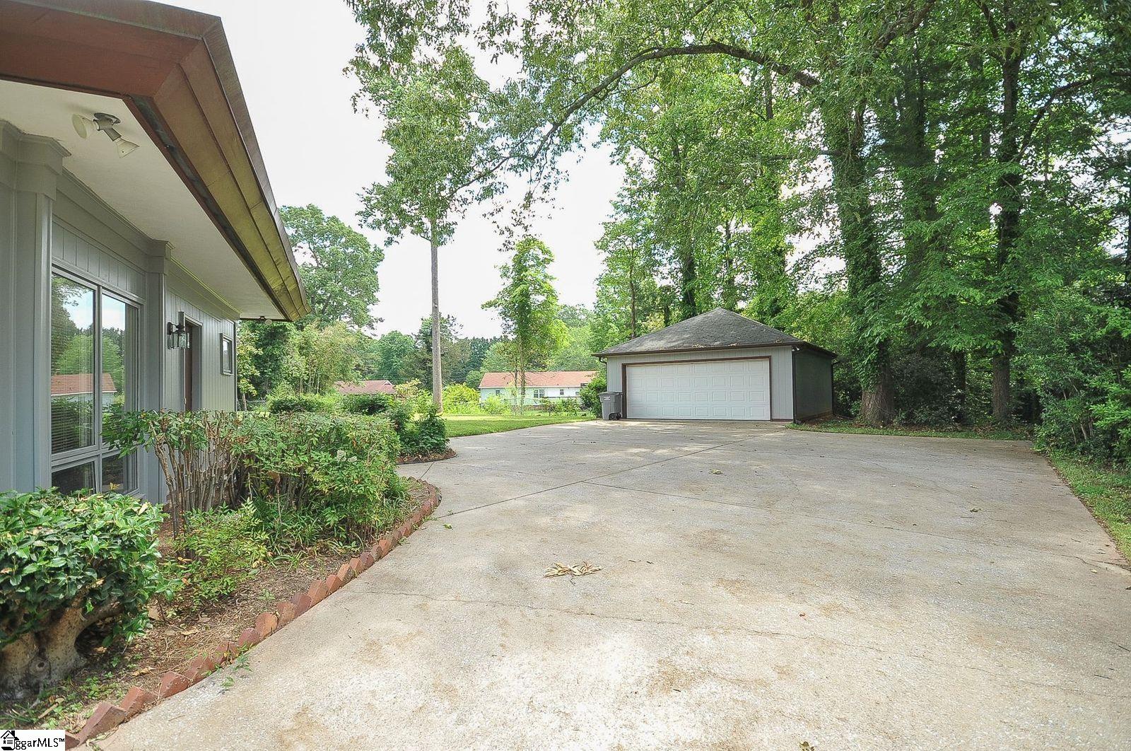 208 Sweetbriar Road Greenville, SC 29615 - Photo 21 of 23 Gallery Image 21
