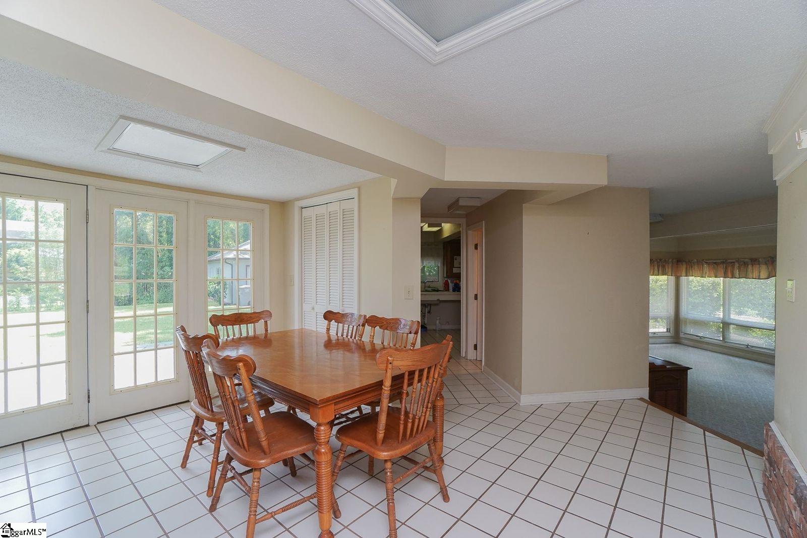 208 Sweetbriar Road Greenville, SC 29615 - Photo 5 of 23 Gallery Image 5