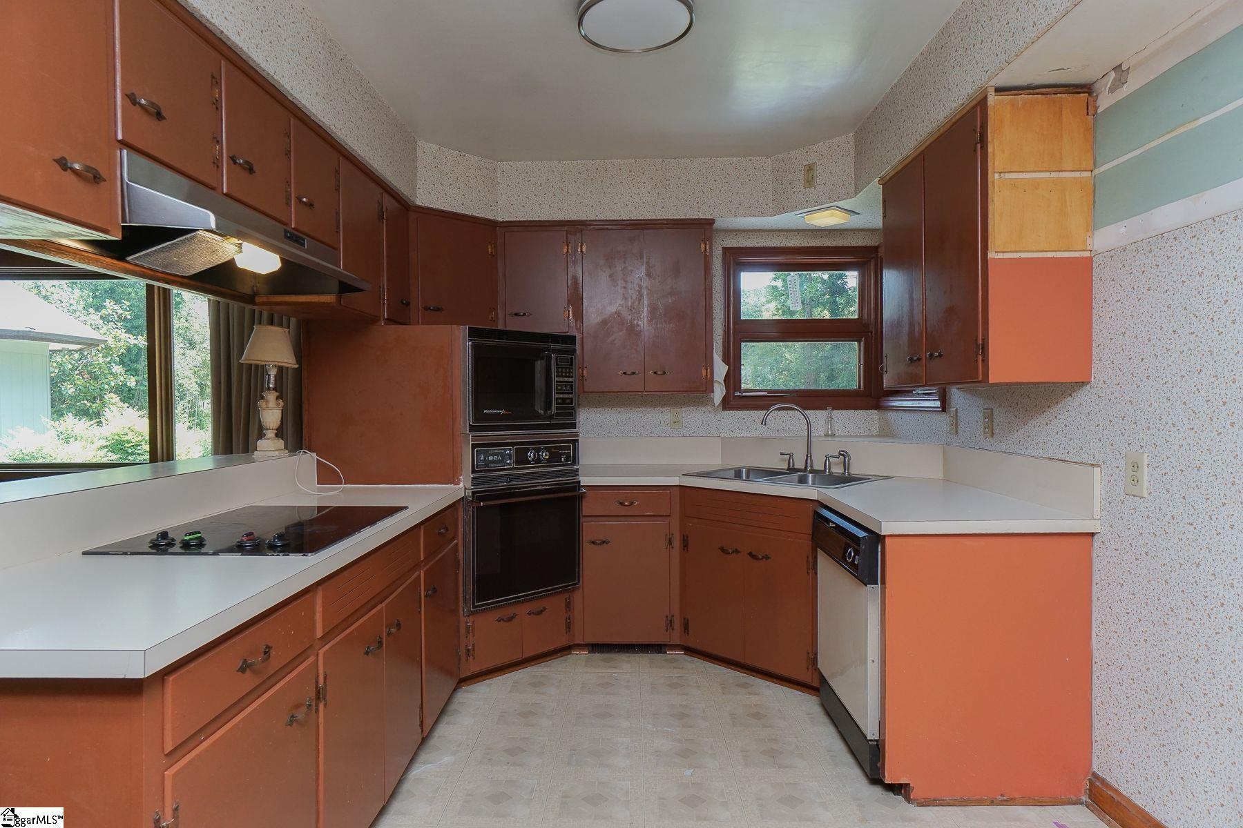 208 Sweetbriar Road Greenville, SC 29615 - Photo 6 of 23 Gallery Image 6