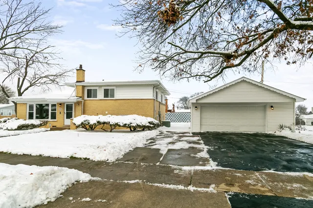 $294,700 | 191 Kathleen Lane, Chicago Heights, IL 60411