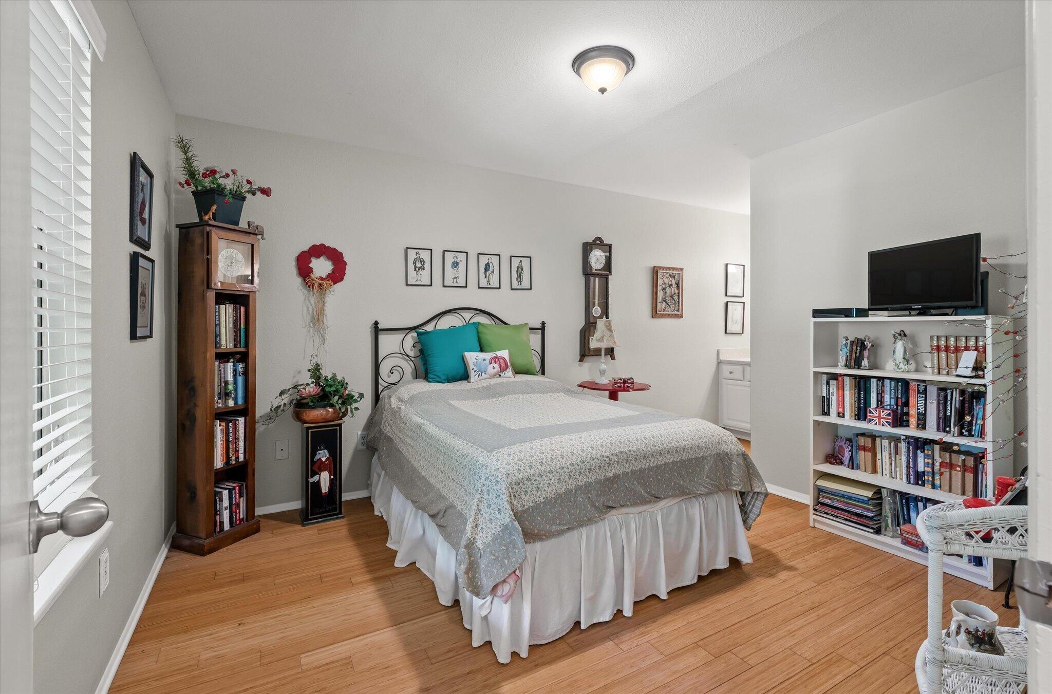 1481 Center Street, Unit 1008 Mount Pleasant, SC 29464 - Photo 20 of 37 21-Primary Suite