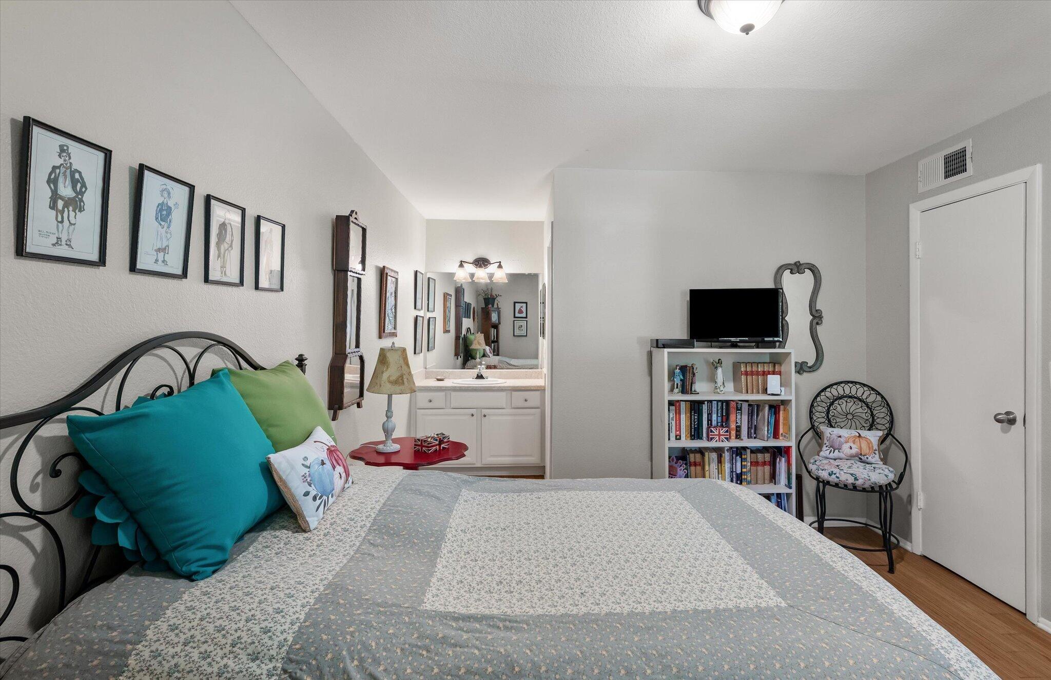 1481 Center Street, Unit 1008 Mount Pleasant, SC 29464 - Photo 21 of 37 22-Primary Bedroom