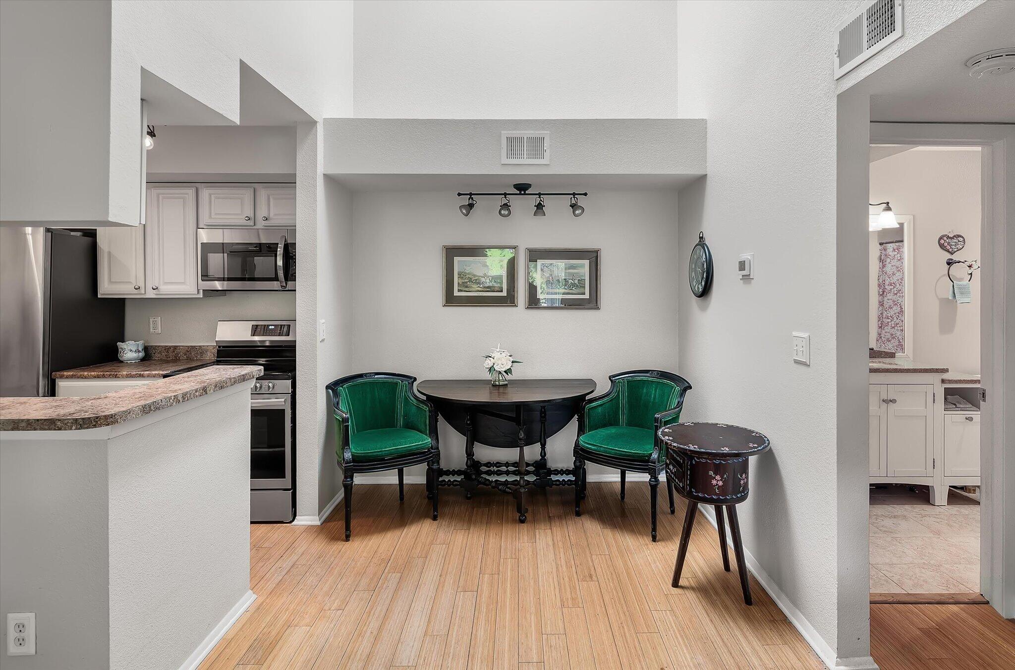 1481 Center Street, Unit 1008 Mount Pleasant, SC 29464 - Photo 10 of 37 10-Dining Area