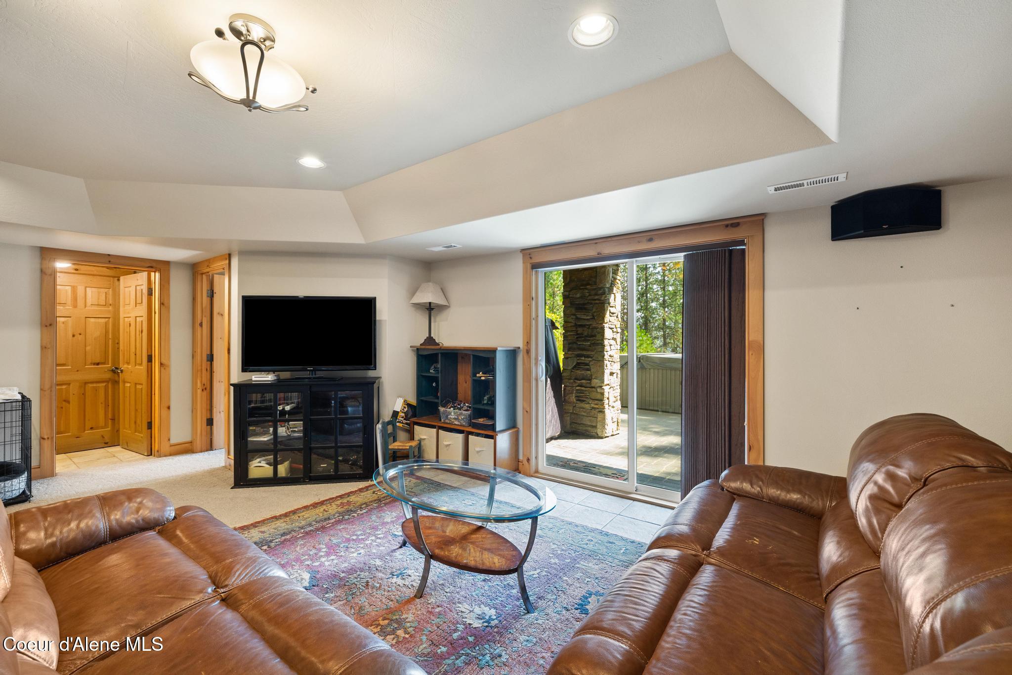 4459 East O'Gara Road Harrison, ID 83833 - Photo 34 of 47 Large Family Room