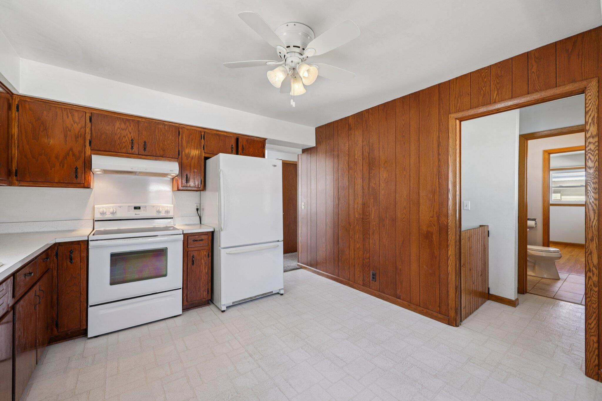905 Ostergaard Avenue Racine, WI 53406 - Photo 10 of 34 13-web-or-mls-Ostergaard Ave-S1803-013