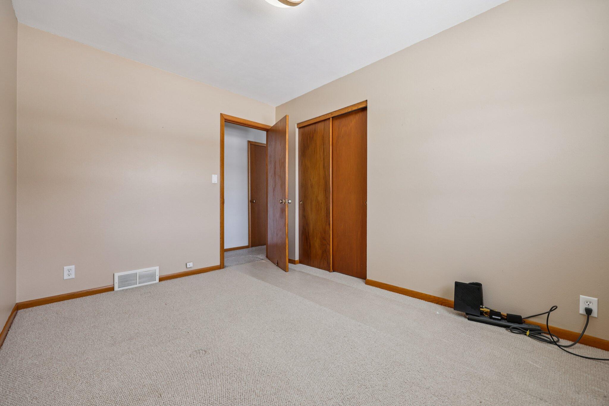 905 Ostergaard Avenue Racine, WI 53406 - Photo 20 of 34 23-web-or-mls-Ostergaard Ave-S1803-023
