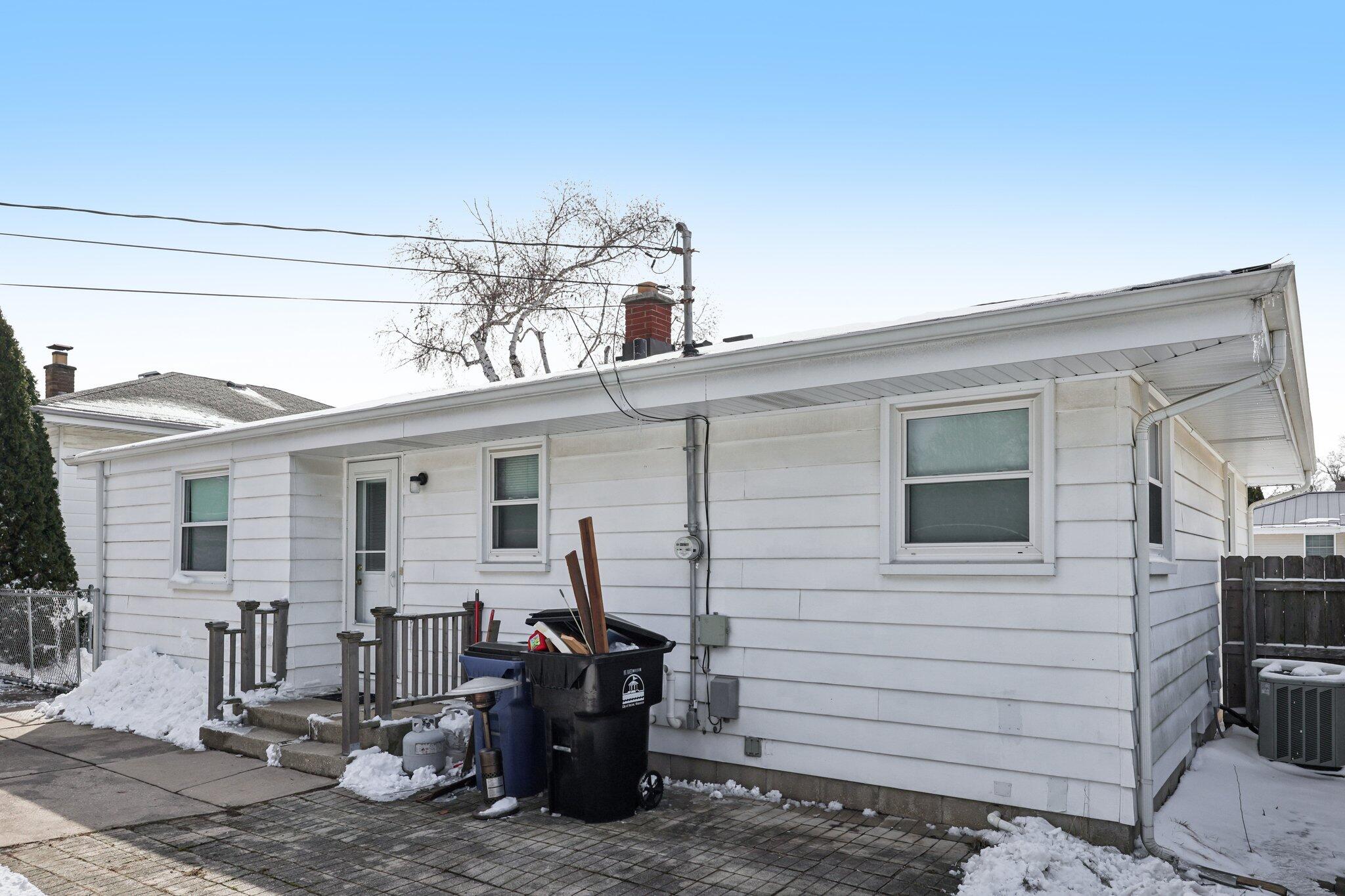 905 Ostergaard Avenue Racine, WI 53406 - Photo 31 of 34 42-web-or-mls-Ostergaard Ave-S1803-042