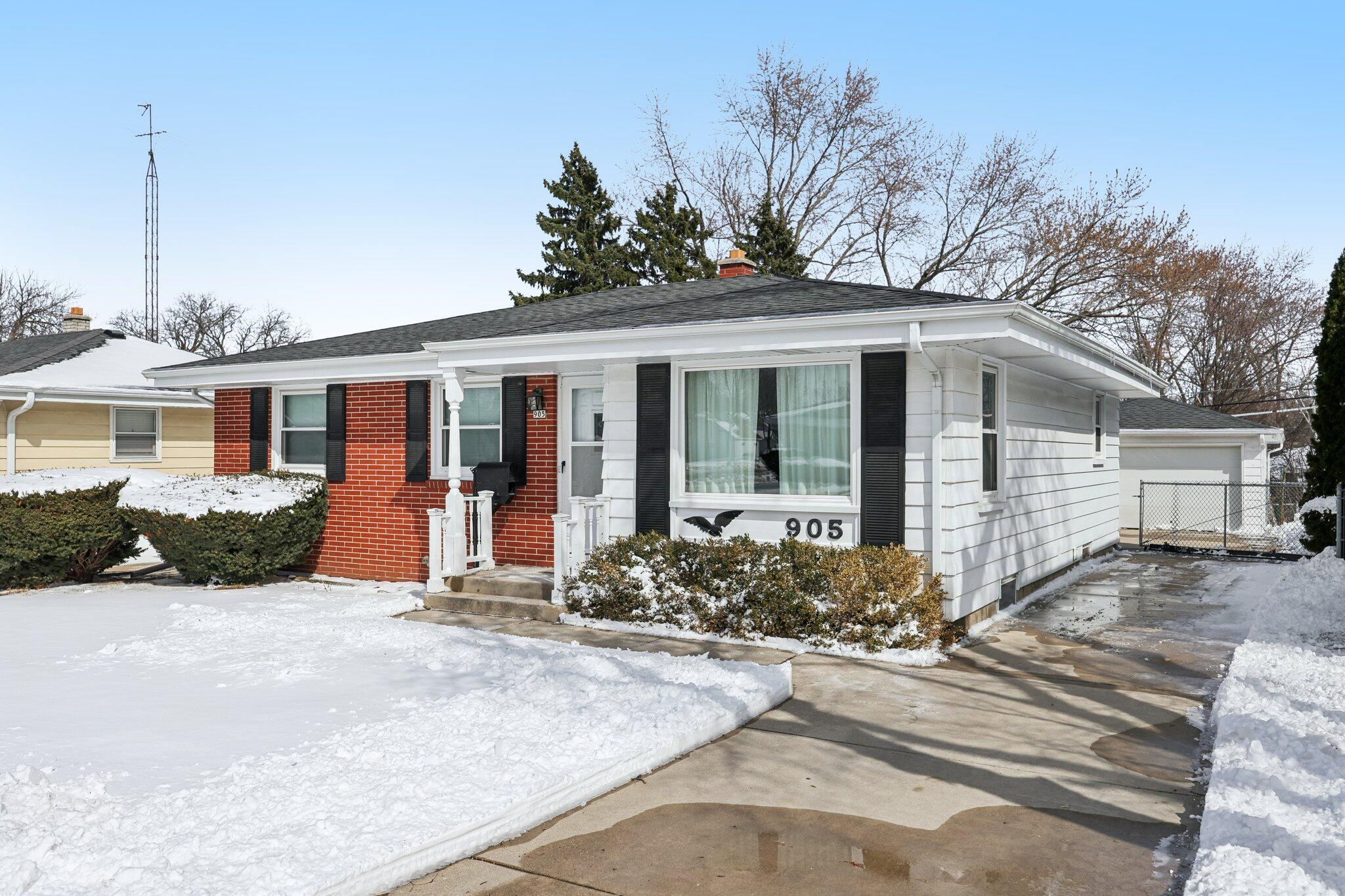 905 Ostergaard Avenue Racine, WI 53406 - Photo 4 of 34 6-web-or-mls-Ostergaard Ave-S1803-006
