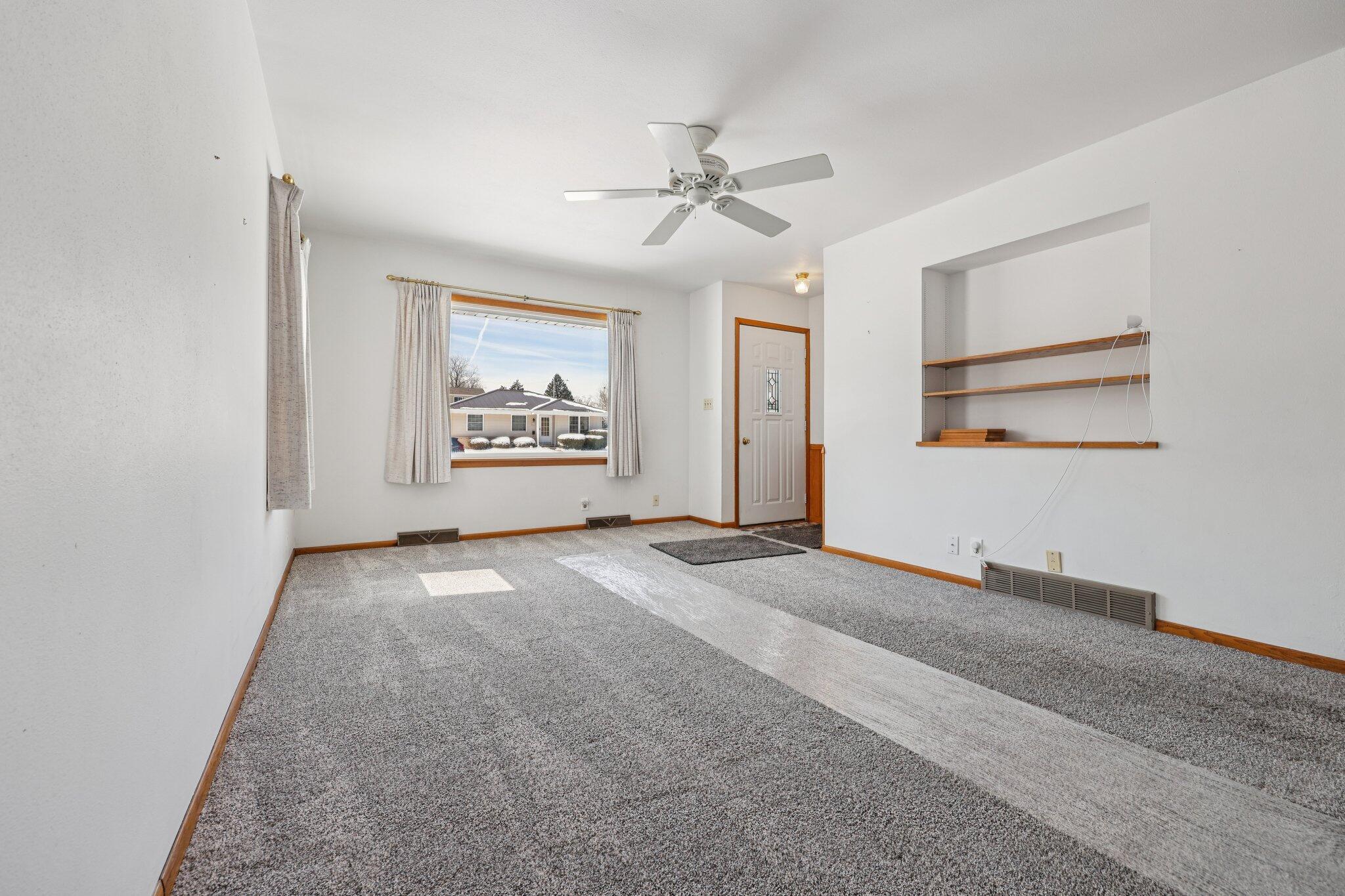 905 Ostergaard Avenue Racine, WI 53406 - Photo 5 of 34 7-web-or-mls-Ostergaard Ave-S1803-007