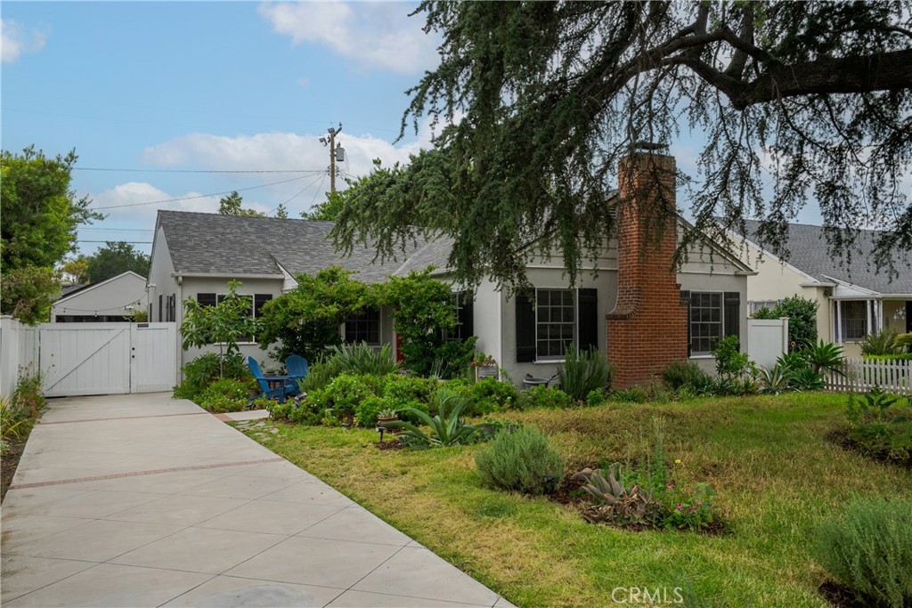 2014 North Flower Street Santa Ana, CA 92706 - Photo 2 of 28 a view of a yard in front of house