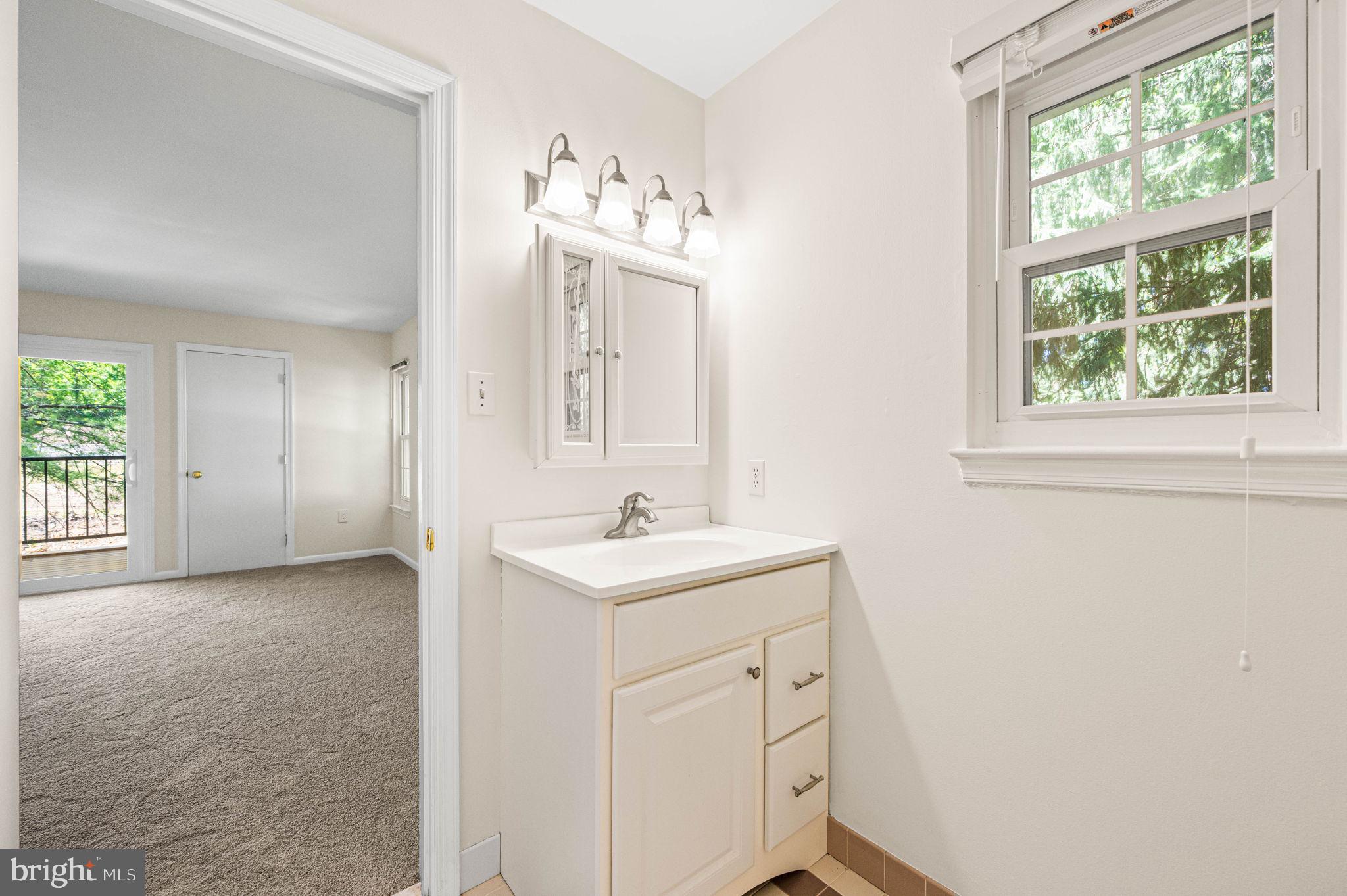 242 Valley Stream Lane Chesterbrook, PA 19087 - Photo 16 of 27 Primary Bathroom