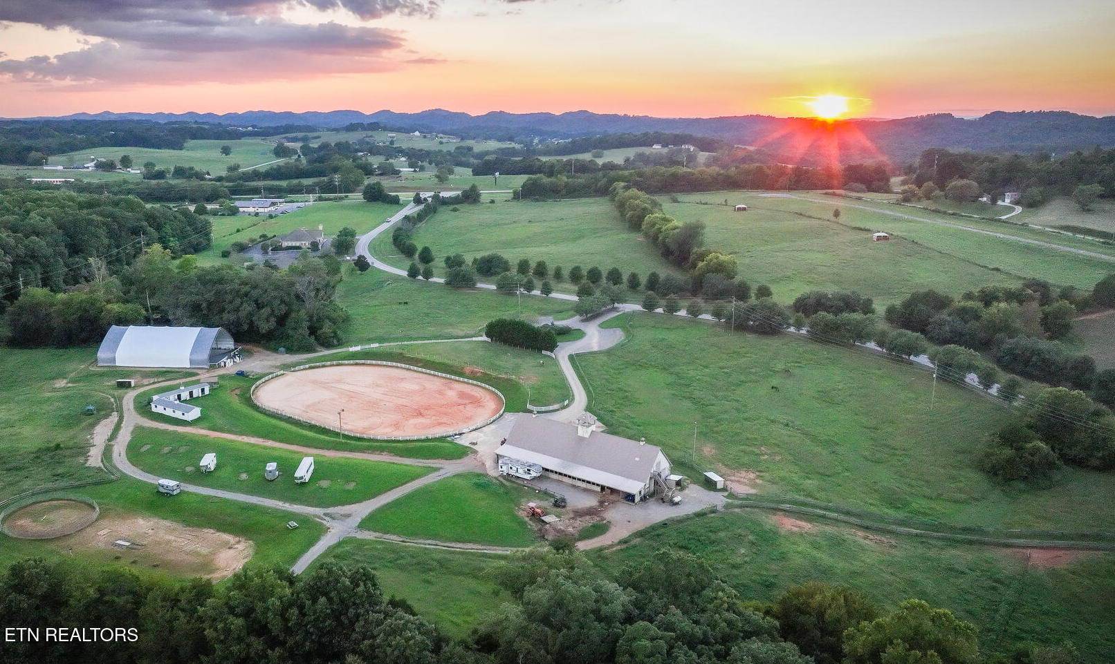 151 Gold Finch Lane Vonore, TN 37885 - Photo 12 of 20 Equine center