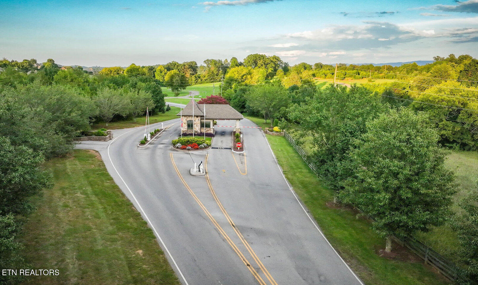 151 Gold Finch Lane Vonore, TN 37885 - Photo 10 of 20 Gate house