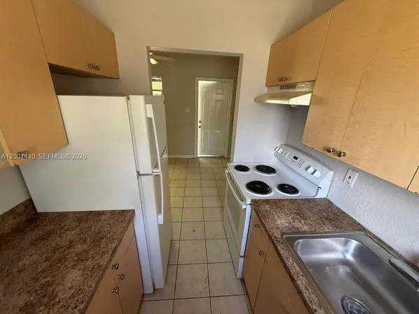 $1,400 | 817 Northwest 10th Street, Unit 2, Hallandale Beach, FL 33009