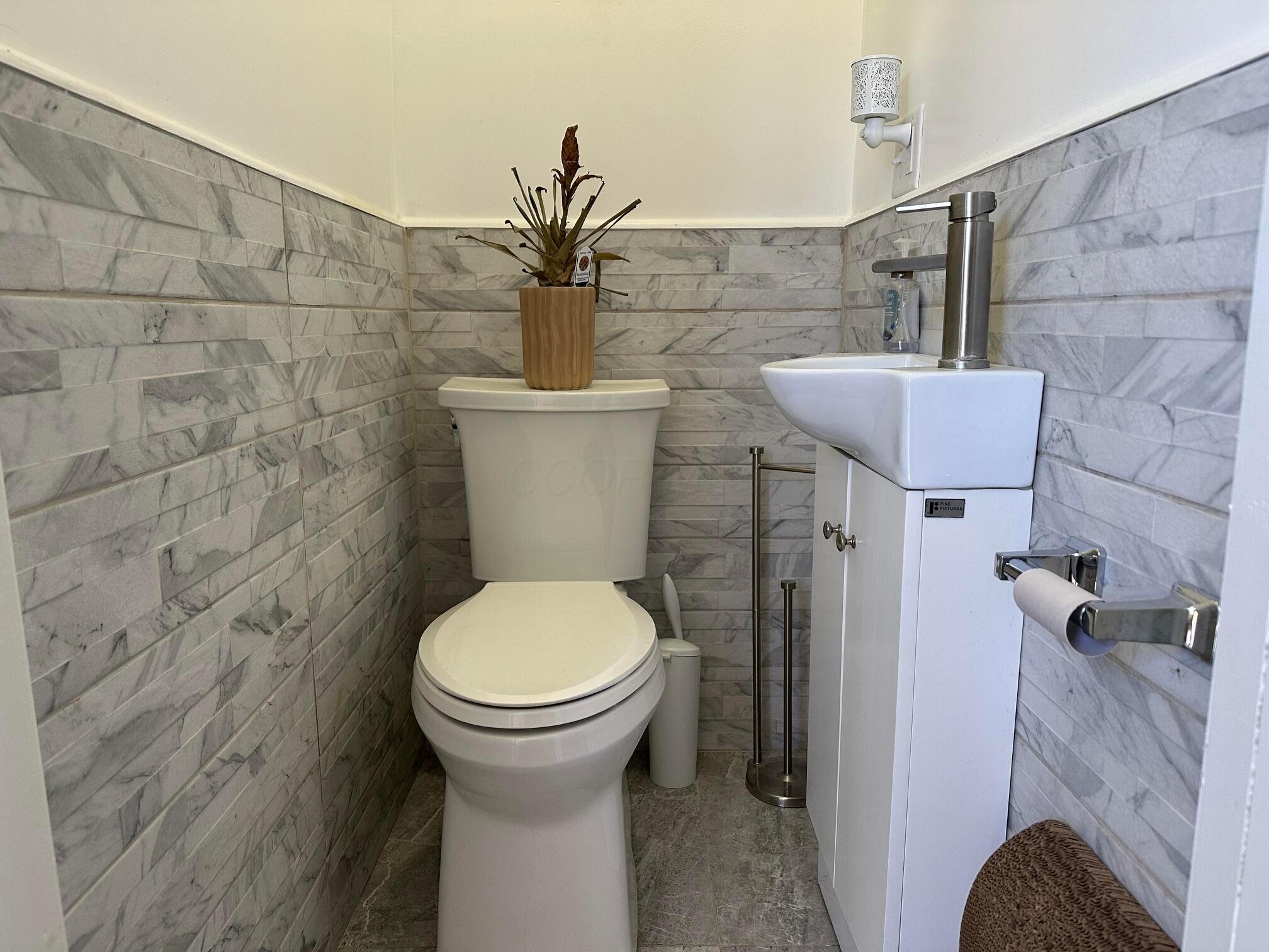 2960 Schwartz Road Columbus, OH 43232 - Photo 35 of 55 LAVATORY
