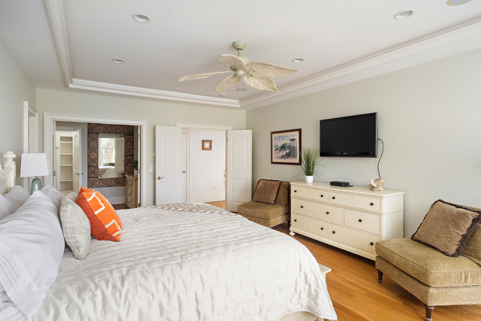 385 Barnes Road Oak Bluffs, MA 02557 - Photo 27 of 60 a bedroom with a bed and flat screen tv