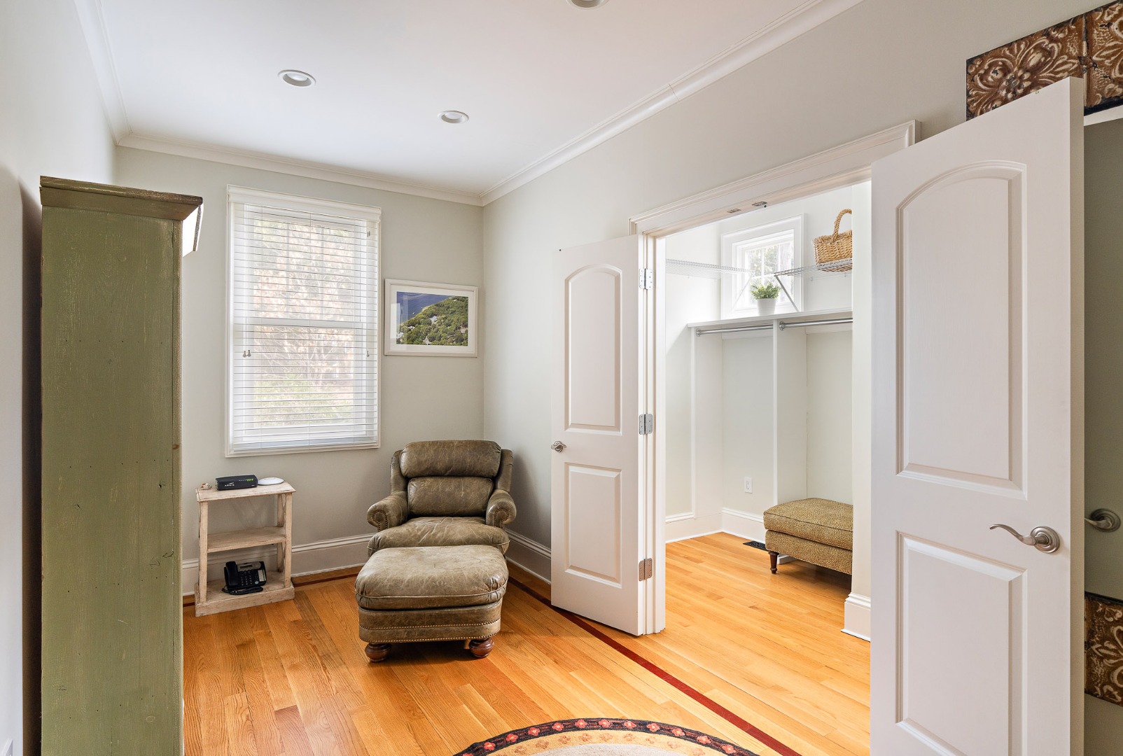 385 Barnes Road Oak Bluffs, MA 02557 - Photo 28 of 60 Primary suite sitting area