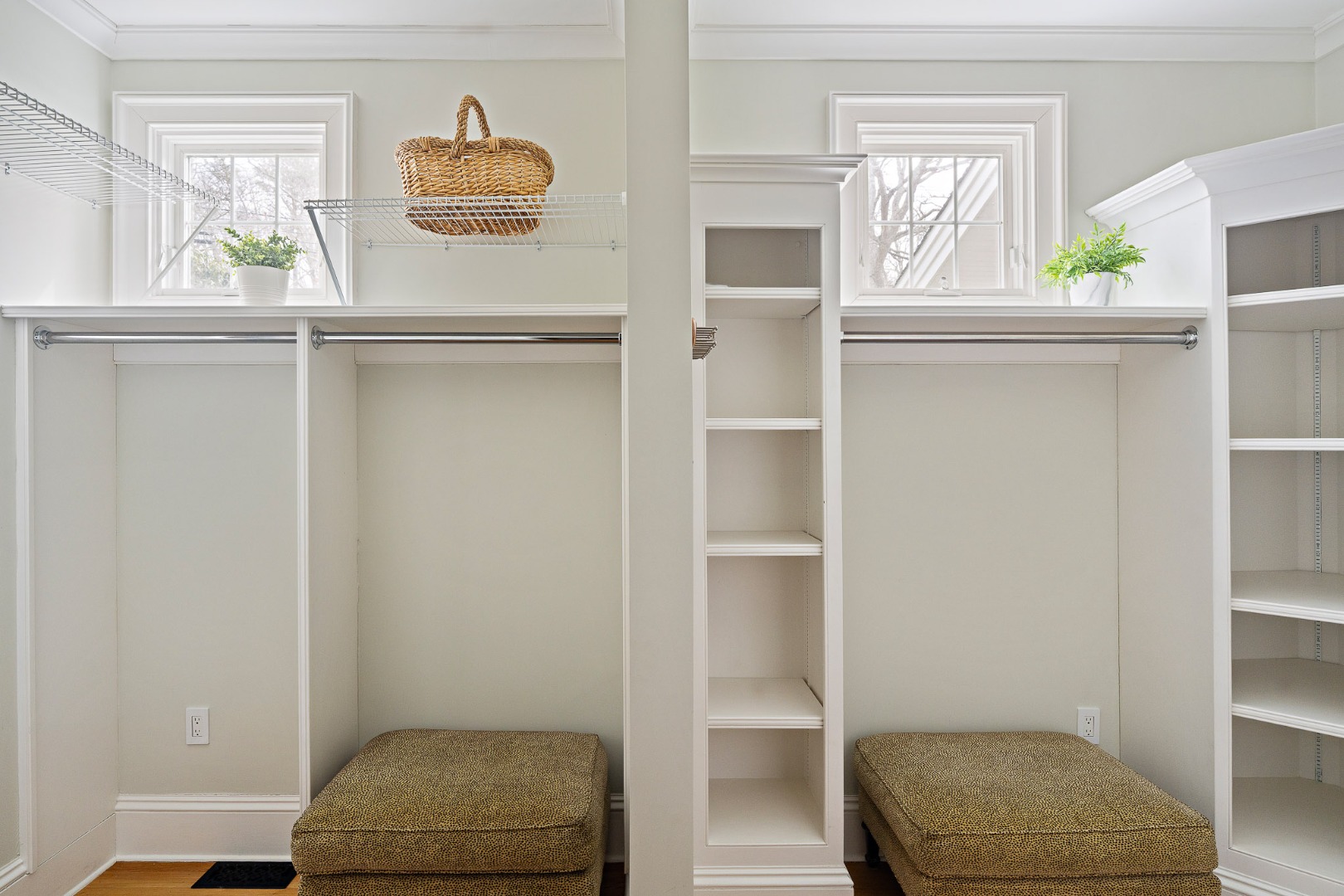385 Barnes Road Oak Bluffs, MA 02557 - Photo 29 of 60 Walk-in closet
