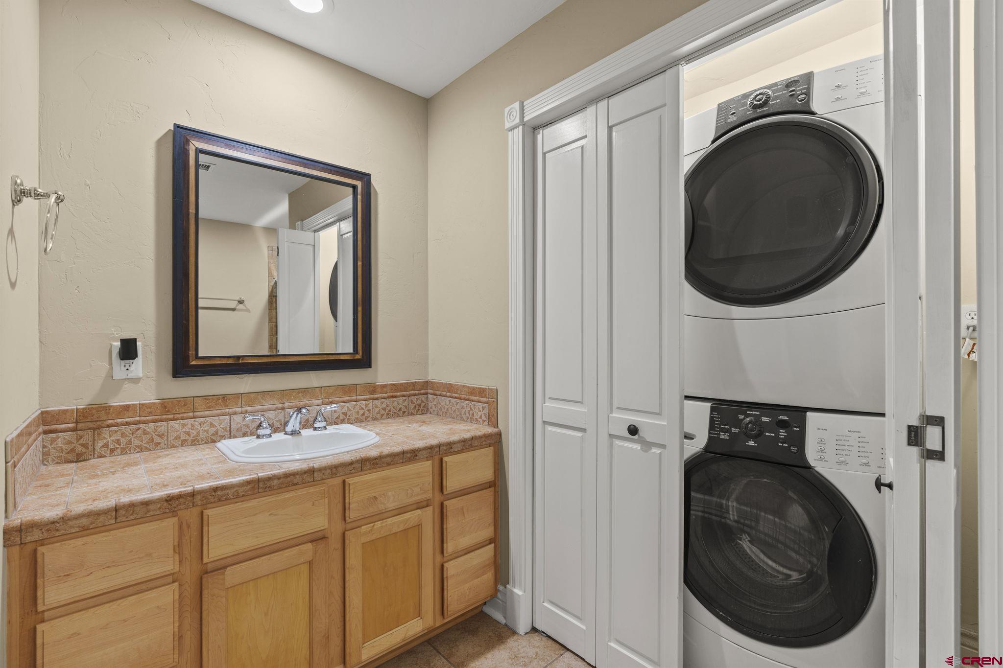 543 East 2nd Avenue, Unit 3E Durango, CO 81301 - Photo 25 of 39 a bathroom with a sink and a mirror