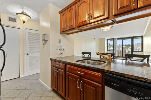 $2,900 | 25 Rockledge Avenue, Unit 714, White Plains, NY 10601
