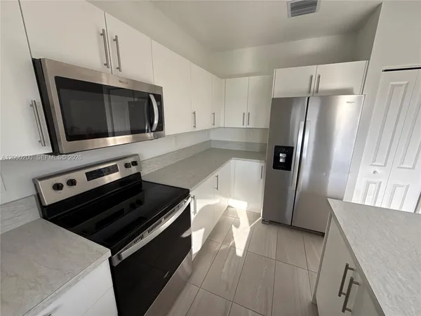 $2,400 | 412 Northwest 12th Street, Florida City, FL 33034
