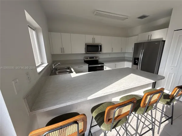 $2,400 | 412 Northwest 12th Street, Florida City, FL 33034