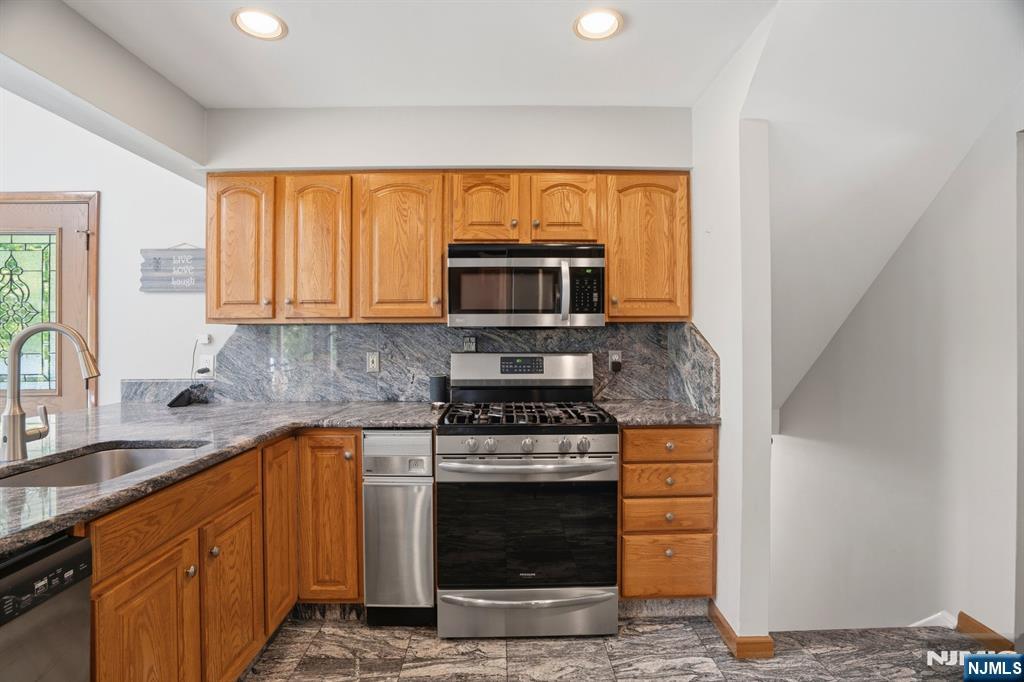 262 Timber Drive Berkeley Heights, NJ 07922 - Photo 11 of 45