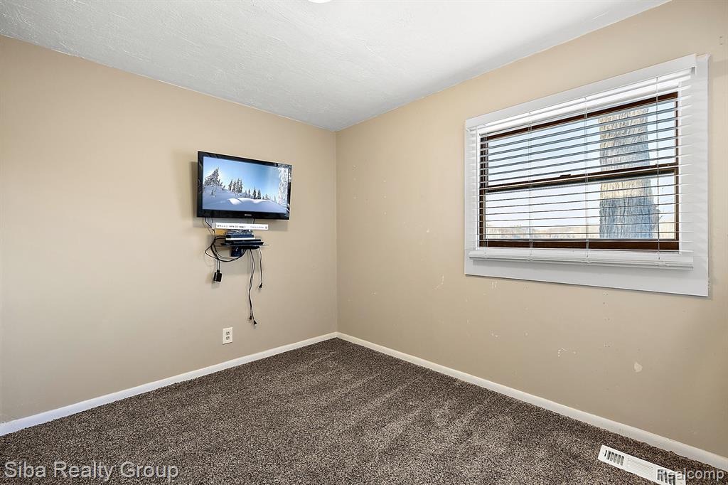 5271 Wayne Road White Lake, MI 48383 - Photo 39 of 44