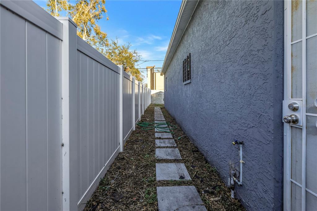 1410 Prescott Street South St. Petersburg, FL 33705 - Photo 28 of 35