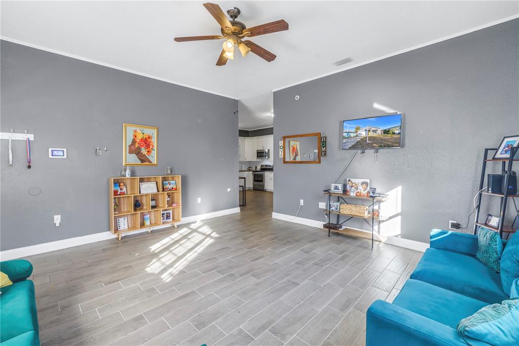 1410 Prescott Street South St. Petersburg, FL 33705 - Photo 9 of 35