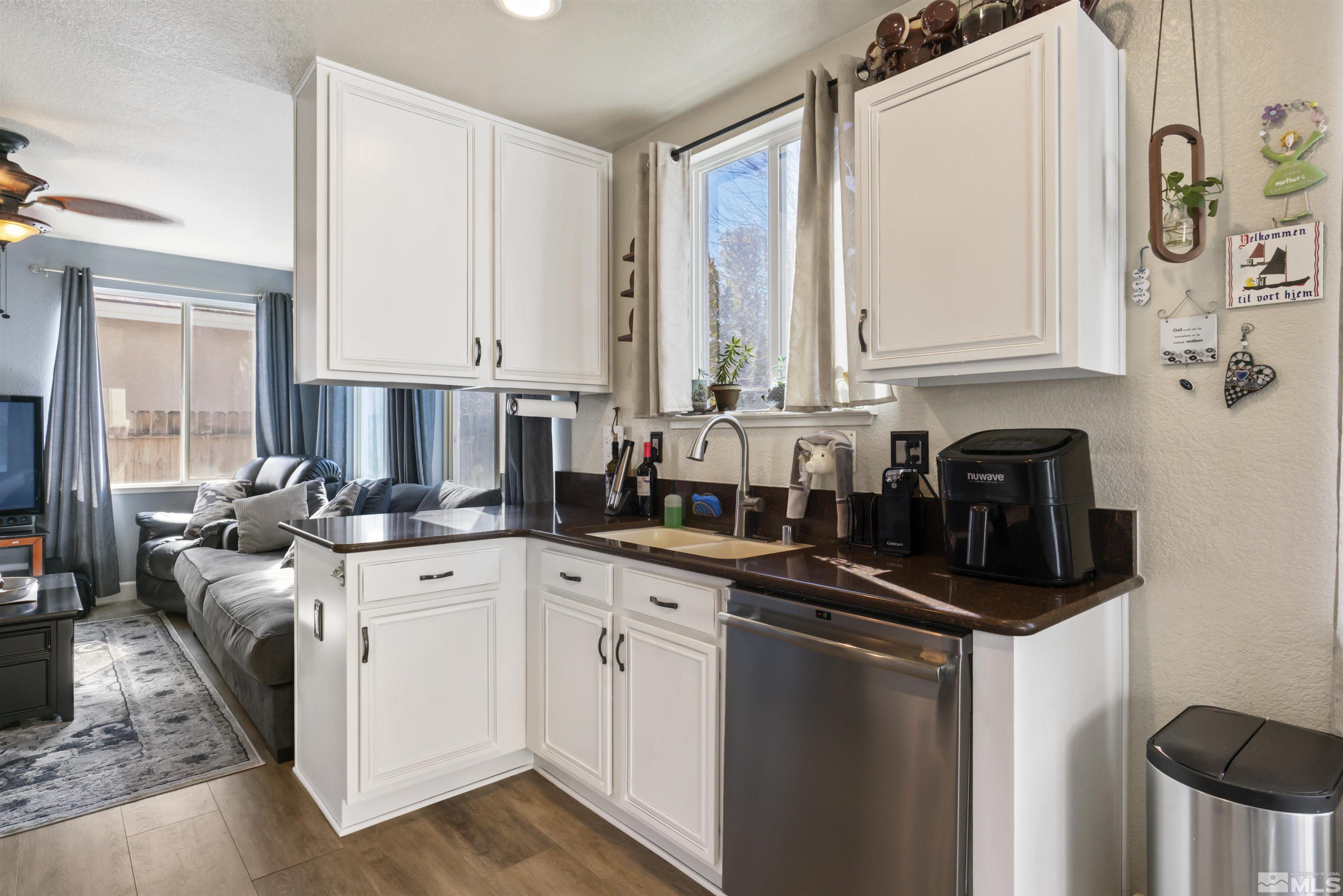 10045 Zephyr Heights Drive Reno, NV 89521 - Photo 4 of 32 Photo 4