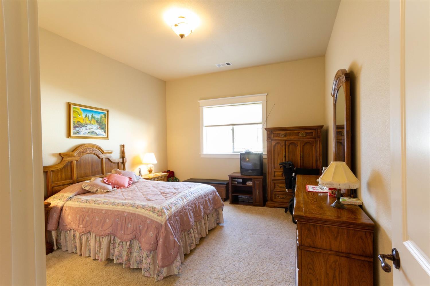 1001 Pumpkin Ridge Eagle Point, OR 97524 - Photo 15 of 24 photo15