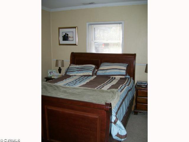 8814 Elm Road Richmond, VA 23235 - Photo 8 of 12 Master Bedroom - Newer carpet and large walk-in closet
