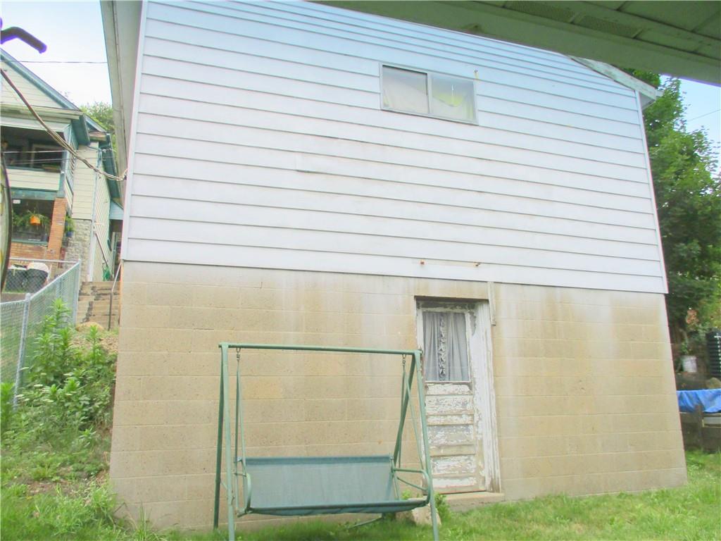 942 Beaver Road Ambridge, PA 15003 - Photo 3 of 22 Gallery Image 3