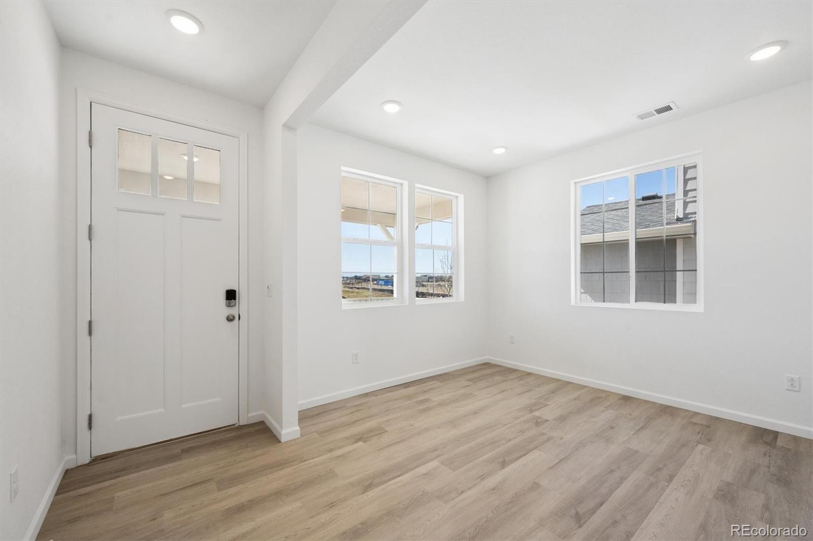 414 South Rifle Street Aurora, CO 80017 - Photo 3 of 22