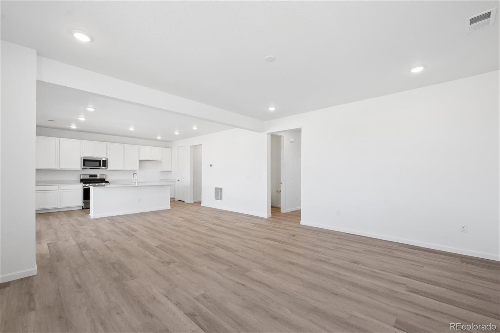 414 South Rifle Street Aurora, CO 80017 - Photo 7 of 22