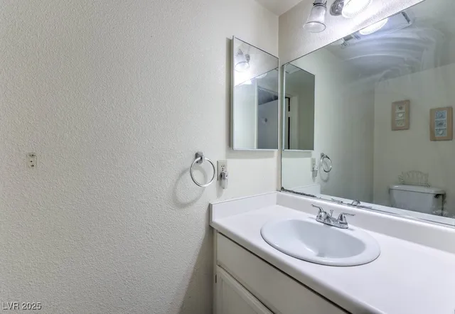 $440,000 | 581 Carleton Drive, Henderson, NV 89014