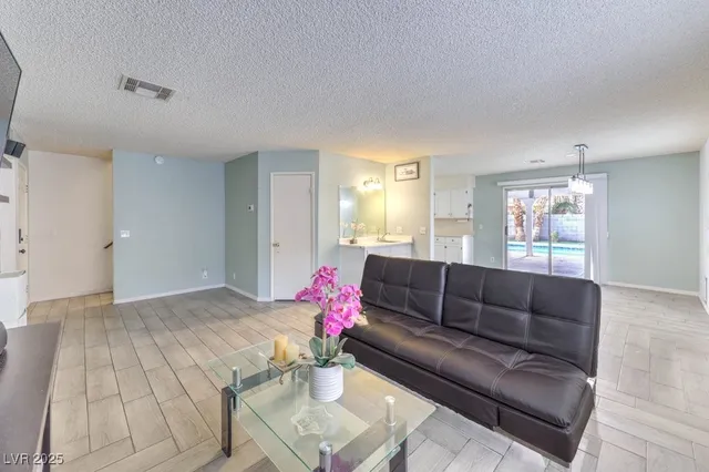 $440,000 | 581 Carleton Drive, Henderson, NV 89014