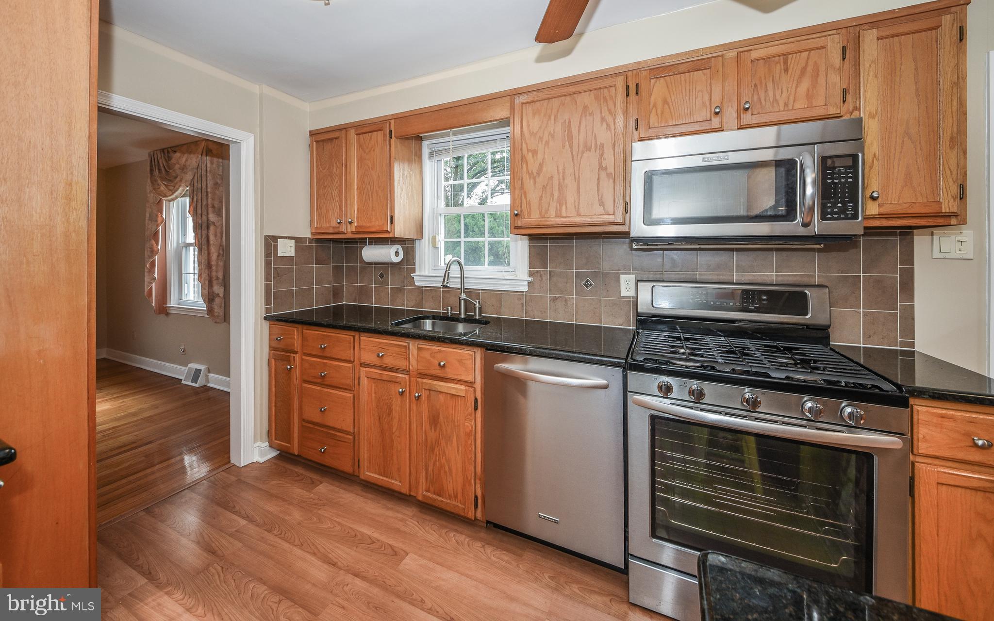 7641 Brookfield Road Cheltenham, PA 19012 - Photo 17 of 33 Kitchen