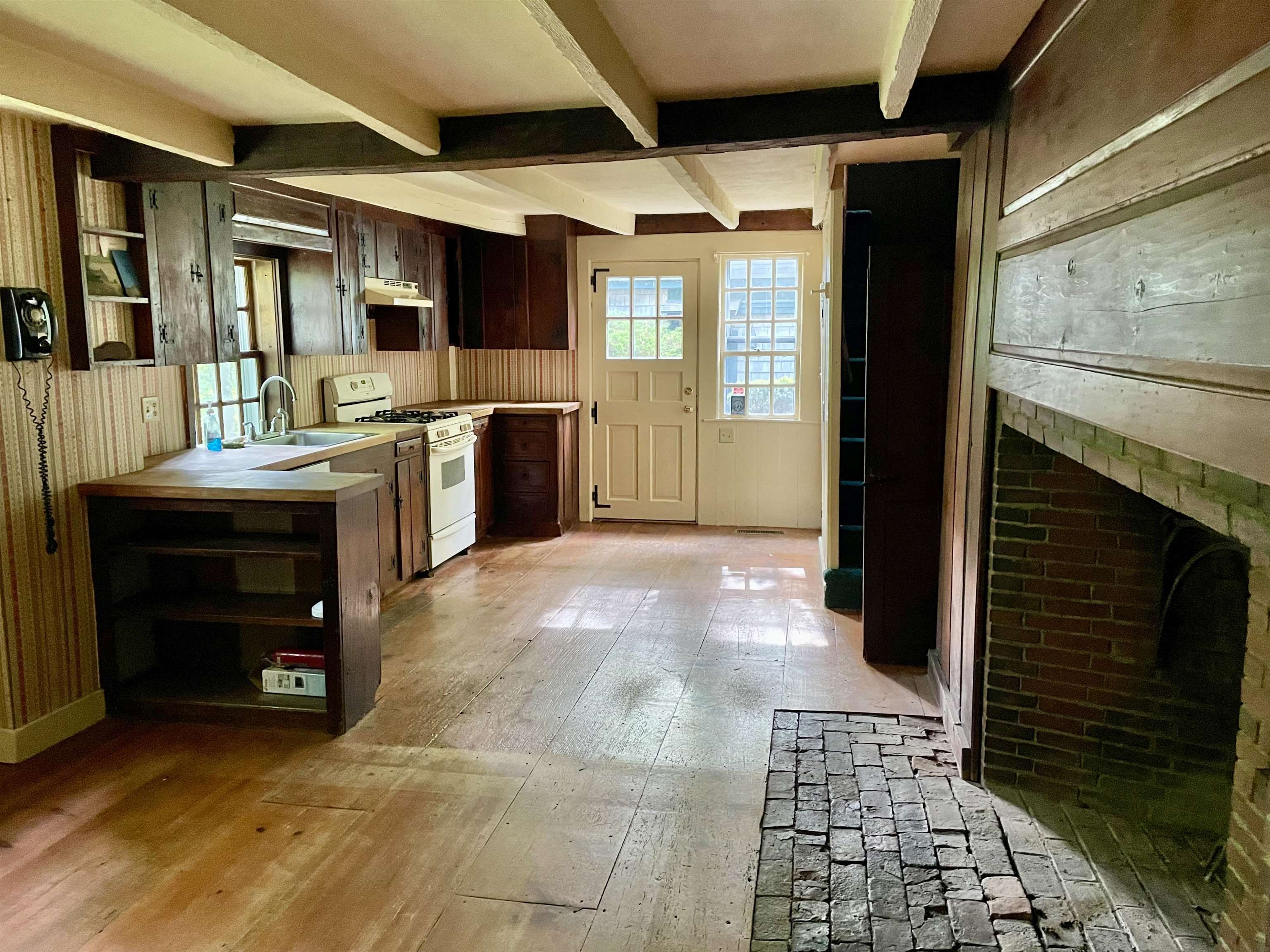 2 Hickory Lane Exeter, NH 03833 - Photo 5 of 40 Gallery Image 5